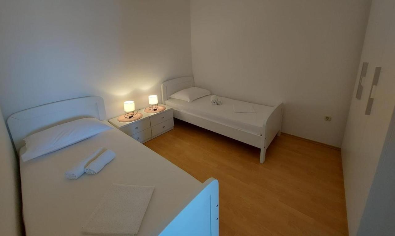 Apartments Gojevic Bol Exterior foto