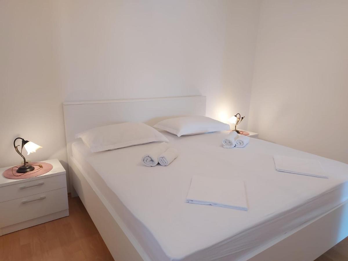 Apartments Gojevic Bol Exterior foto