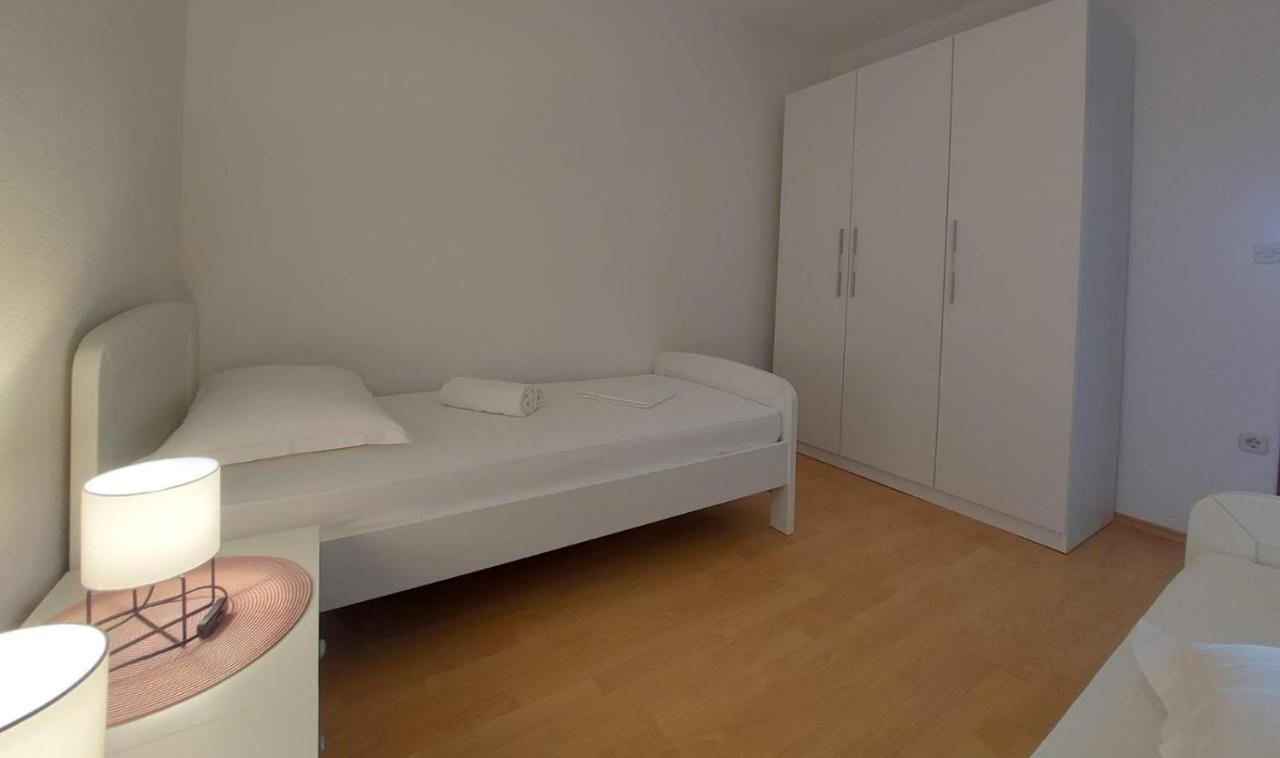 Apartments Gojevic Bol Exterior foto