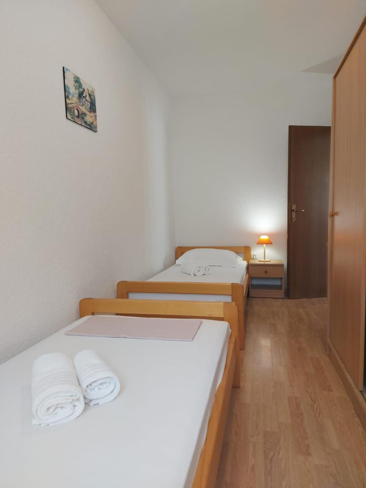 Apartments Gojevic Bol Exterior foto